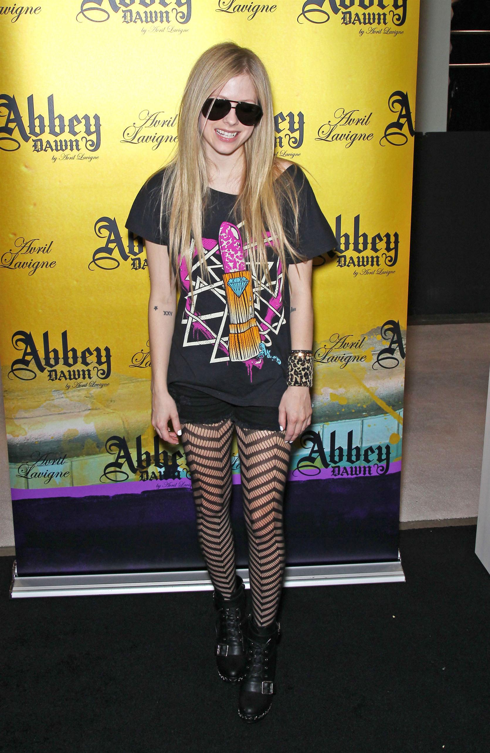 Avril Lavigne hosts a meet and greet at the Abbey Dawn | Picture 63994